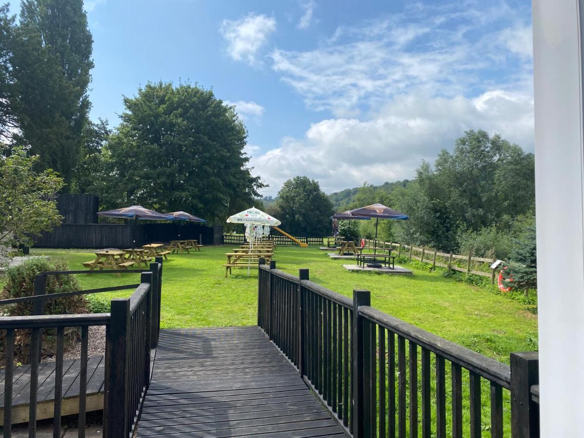 Chainbridge Usk Riverside Gastro Pub And Accommodation Trostrey Екстериор снимка