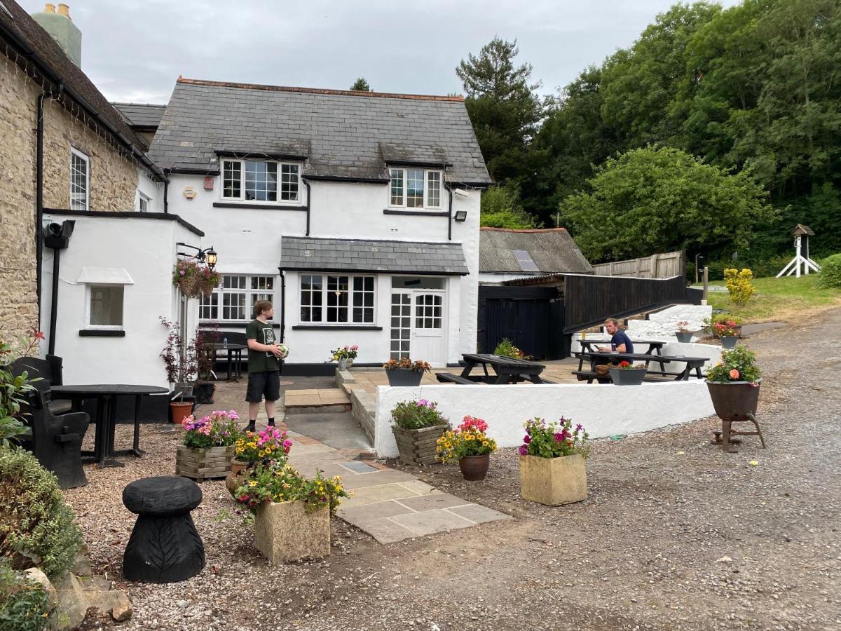 Chainbridge Usk Riverside Gastro Pub And Accommodation Trostrey Екстериор снимка